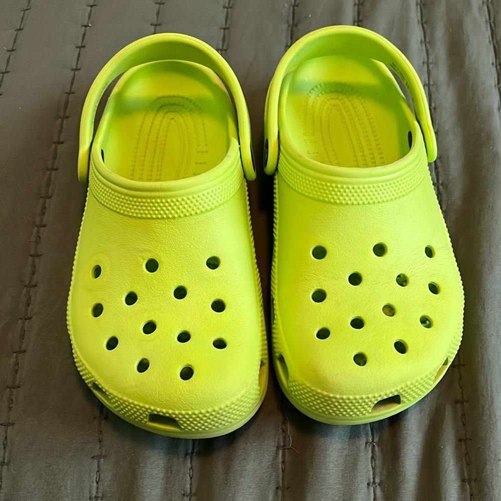 Women’s crocs size 5